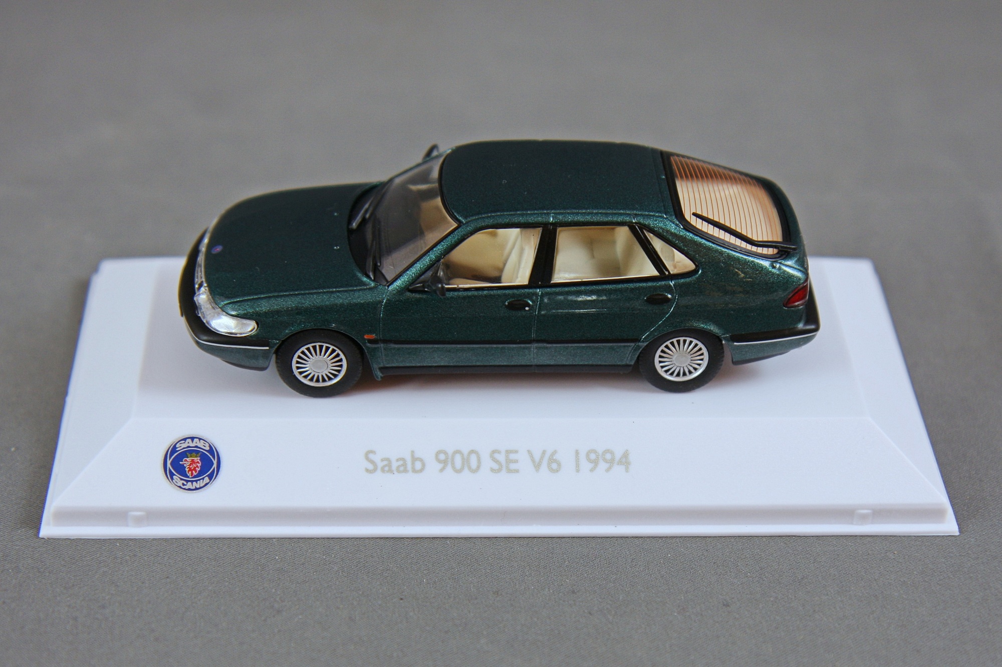 900 - 1995 Saloon SE V6 Bild 8
