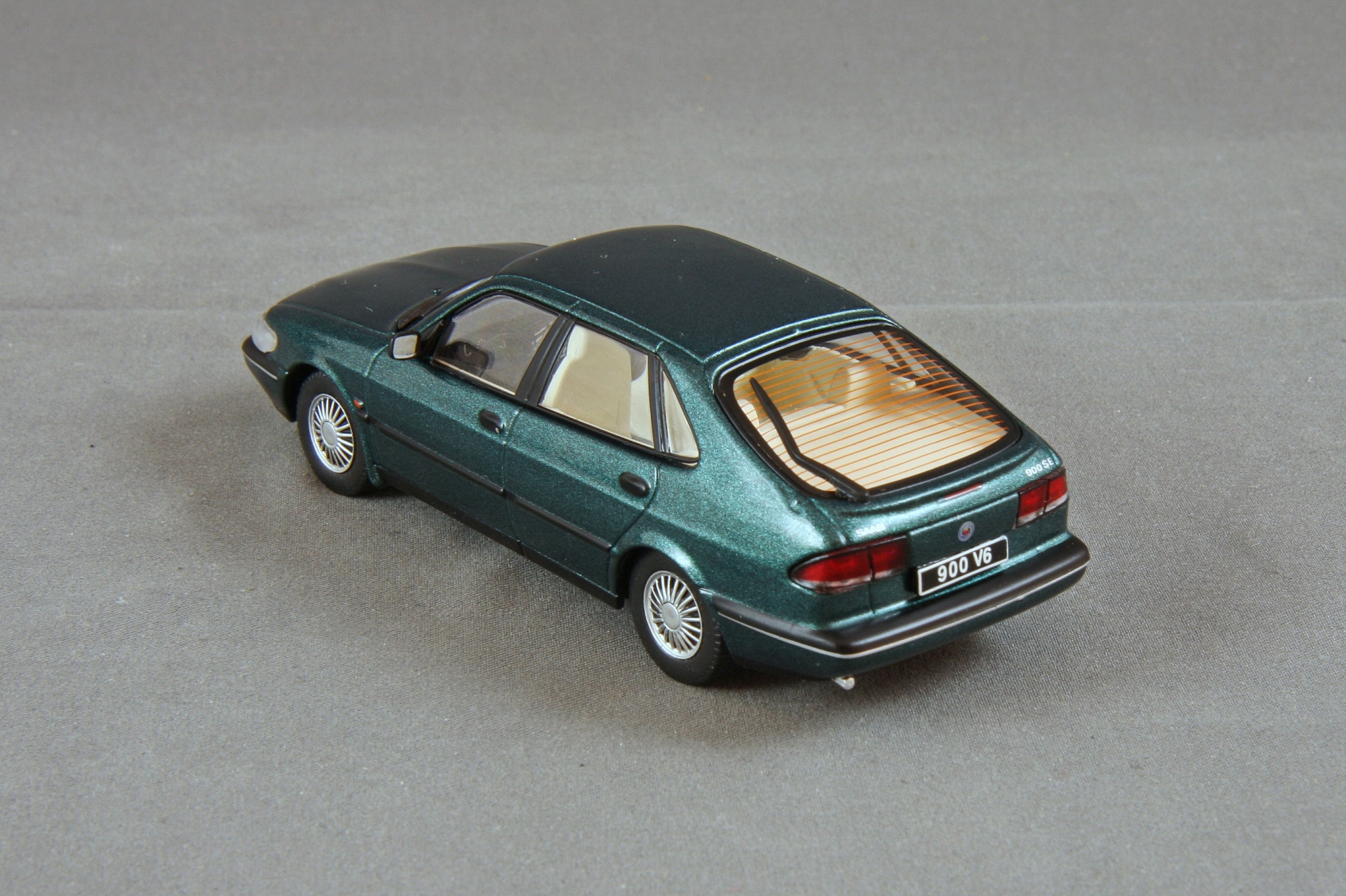 900 - 1995 Saloon SE V6 Bild 2