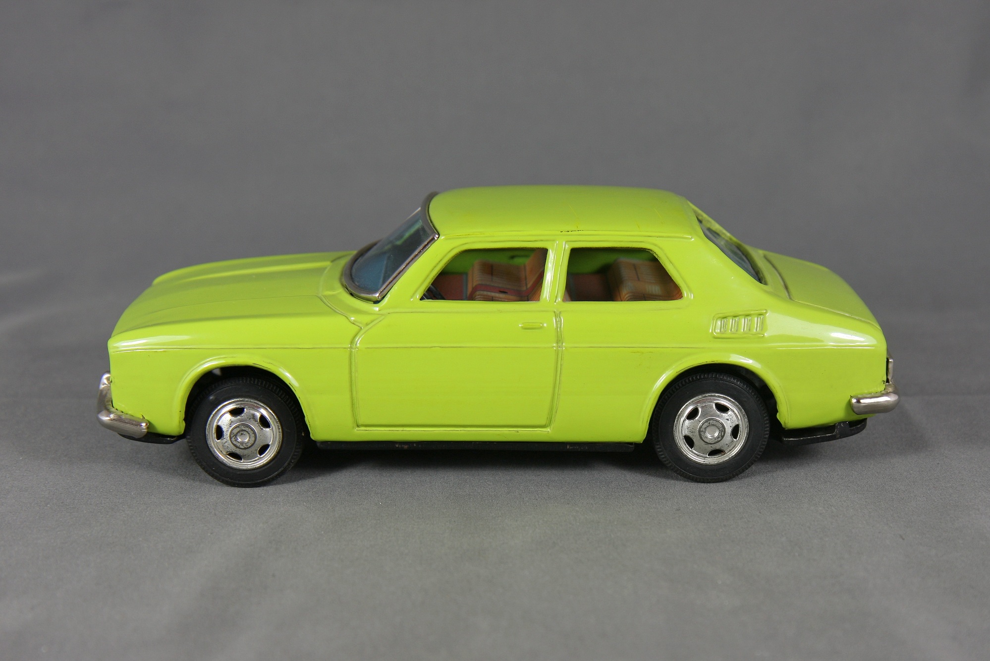 99 - 1969 2-door (V1 - friction-motor) Bild 4