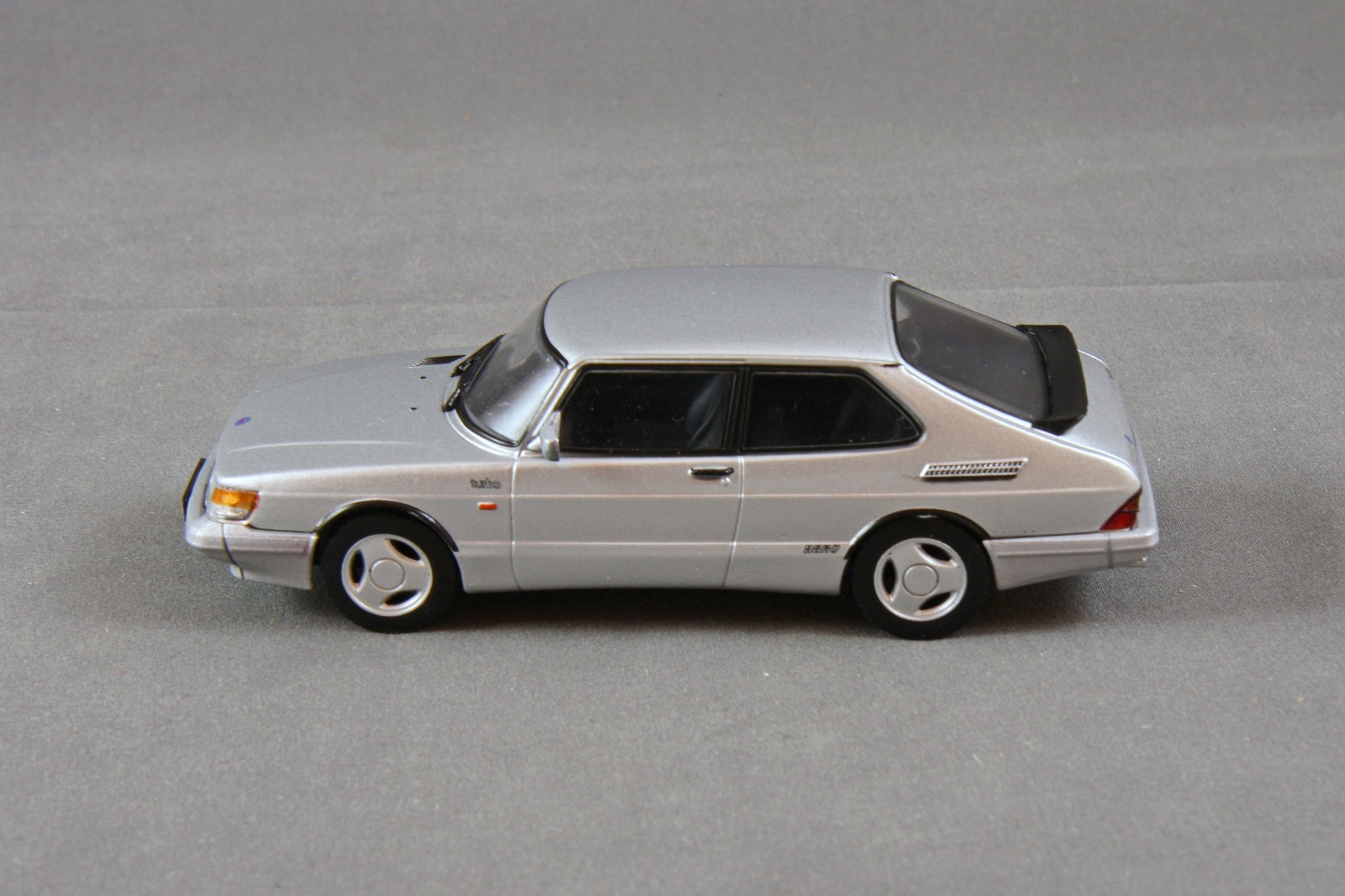 900 - 1988 3-door Turbo 16 Aero CH Bild 4