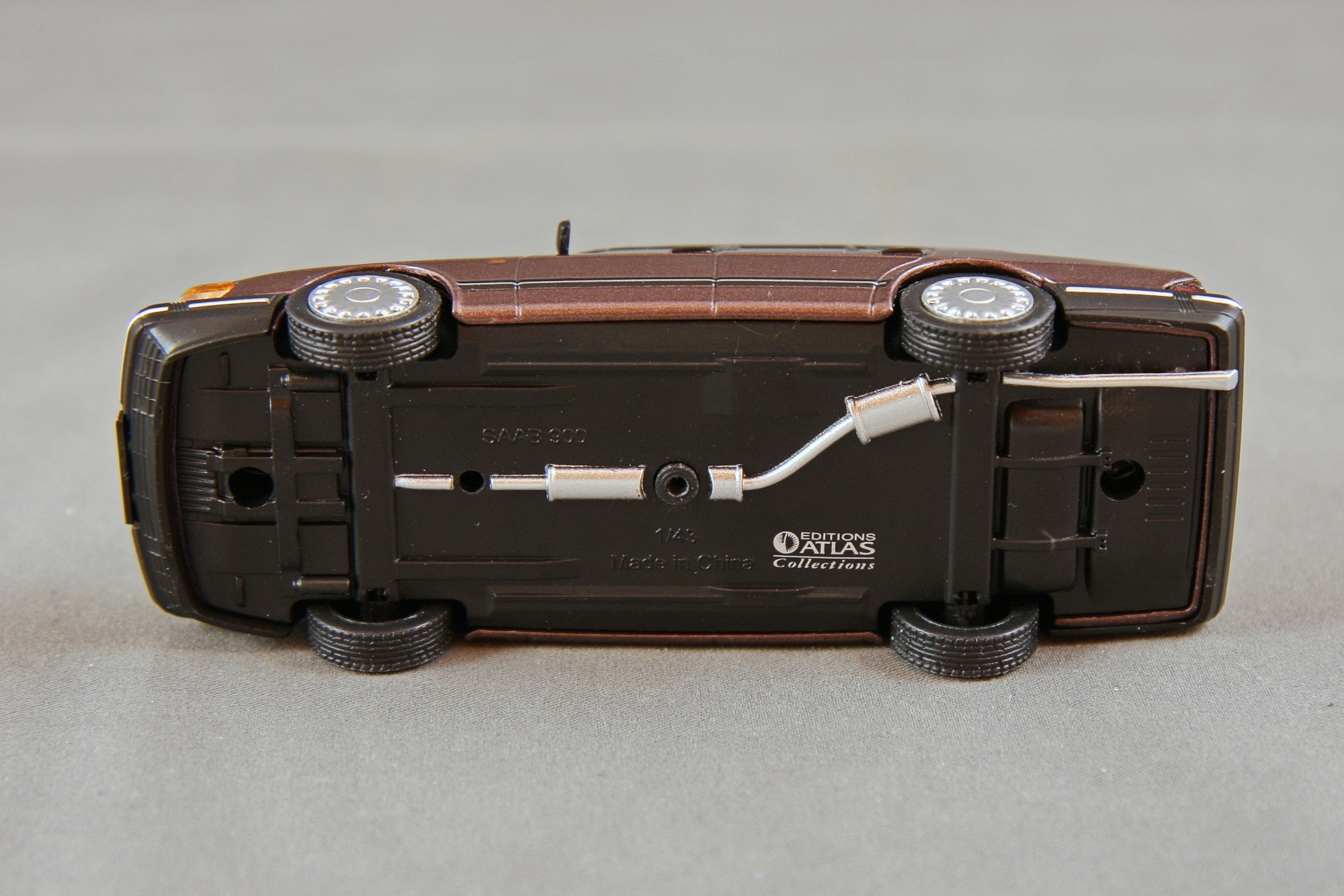 900 - 1989 4-door i 16 Bild 6